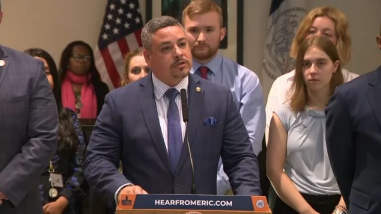 Un latino nombrado Comisionado de Policía de la ciudad
