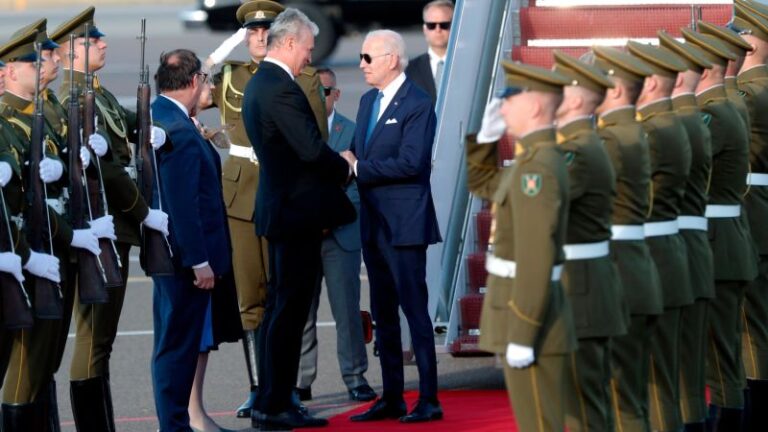 Cumbre de la OTAN 2023: Biden y los líderes de la alianza ingresan a la cumbre con una demostración de fuerza