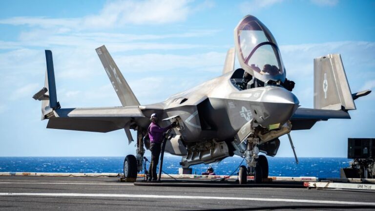 EE. UU. ordena el despliegue de aviones de combate y destructores de la Marina en Oriente Medio en respuesta a las actividades iraníes