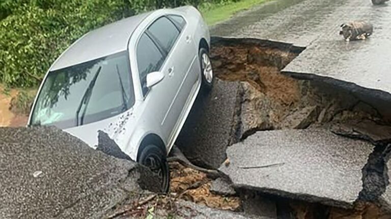 El gobernador de Kentucky declara el estado de emergencia después de que las lluvias récord causaran inundaciones generalizadas