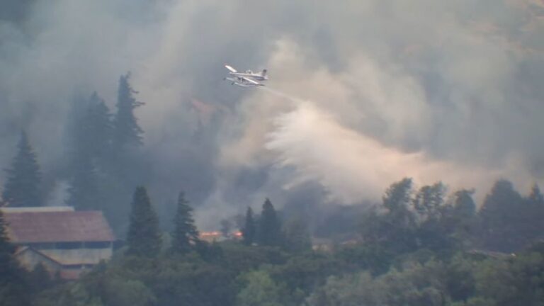 El incendio del Túnel 5 en Washington quema estructuras y obliga a cientos de personas a abandonar sus hogares