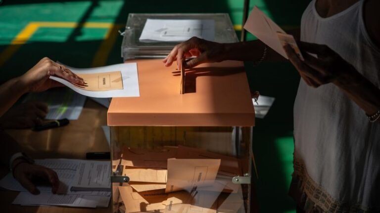 Elecciones en España: el PP lidera pero ningún partido emerge con suficiente apoyo para gobernar