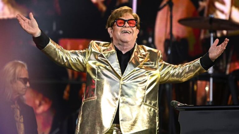 Elton John celebra el último show de su gira de despedida