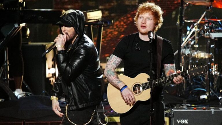 Eminem interpreta ‘Lose Yourself’ durante una aparición sorpresa en el concierto de Ed Sheeran en Detroit