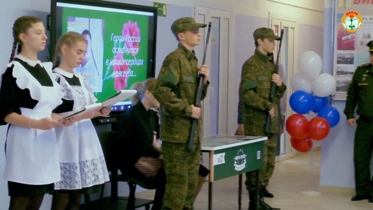 En la Rusia de Putin, se colocan ‘escritorios de héroes’ con soldados muertos en las aulas