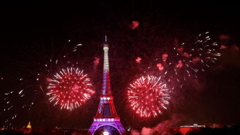 Francia prohíbe la venta, posesión y transporte de fuegos artificiales durante el fin de semana del Día de la Bastilla