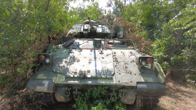 Incluso con los nuevos vehículos blindados de los EE. UU., el progreso es difícil de lograr en el frente sur de Ucrania.
