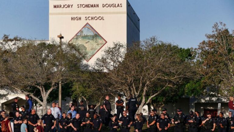 Juez de Florida dice que se puede usar munición real en la recreación del tiroteo en Marjory Stoneman Douglas High School