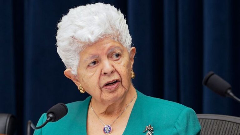La representante de California Grace Napolitano anuncia su retiro