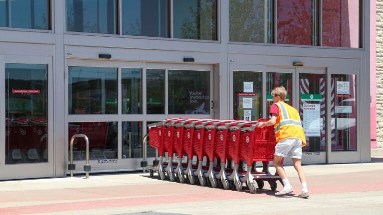 Los trabajadores de Target ahora pueden usar pantalones cortos