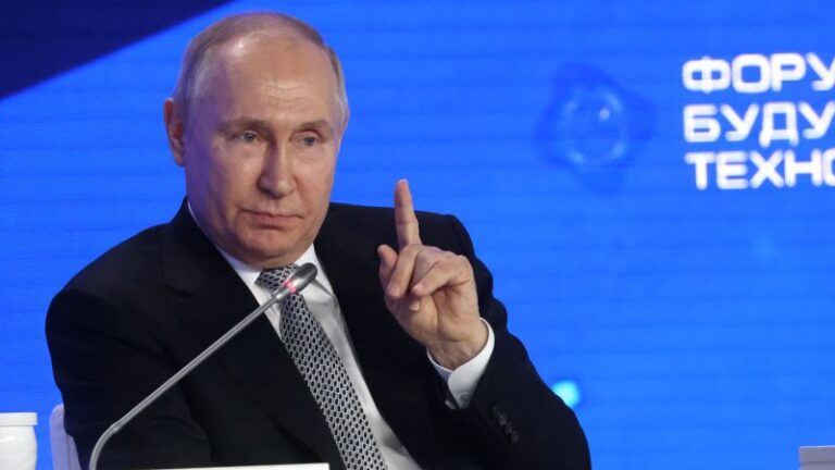 Putin dice que Rusia tiene municiones de racimo «suficientes» y puede tomar represalias si Ucrania las usa