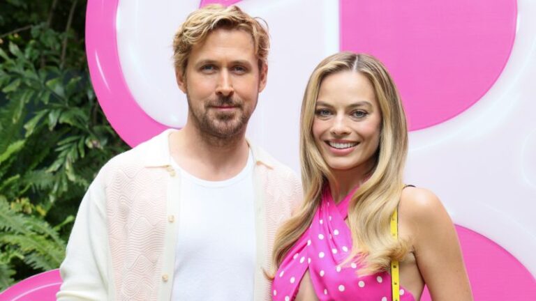 Ryan Gosling dice que Margot Robbie ordenó un código de vestimenta rosa en el set de filmación de ‘Barbie’