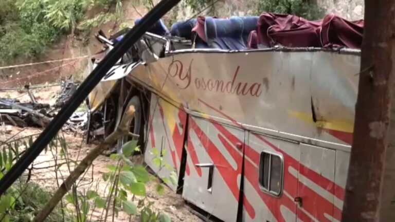 Aumenta a 29 los fallecidos por accidente en México