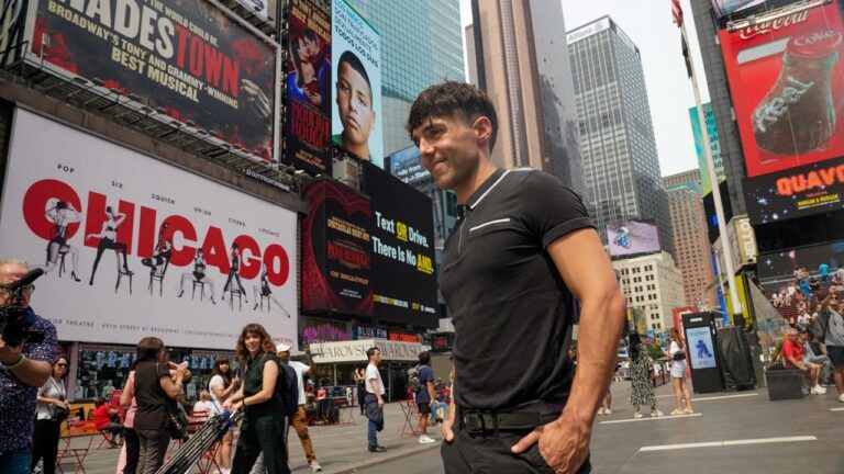 El popular ilusionista El Mago Pop debuta con éxito Broadway