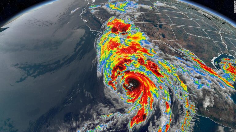 El huracán Hilary se acerca a California como tormenta de categoría 3