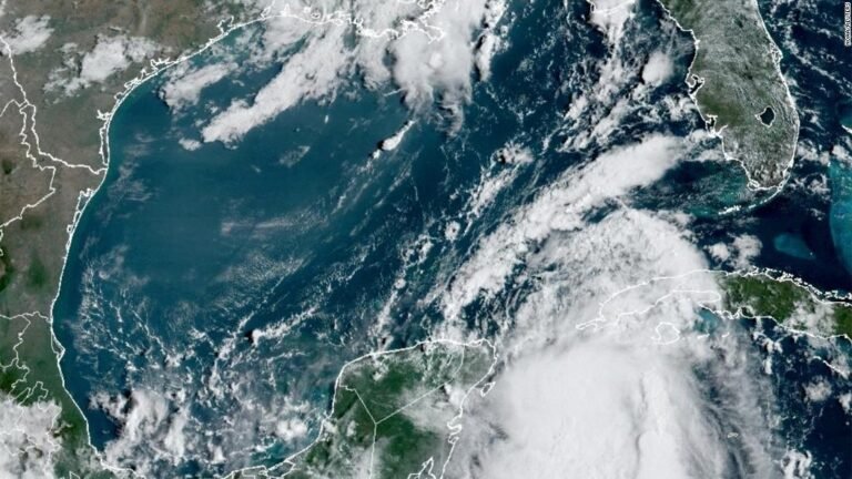 El huracán Idalia avanza sobre Florida