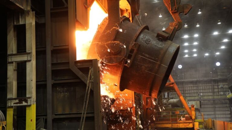 Esmark hace una oferta por US Steel a $35 por acción luego de que la compañía rechazara la oferta de compra de Cleveland-Cliffs