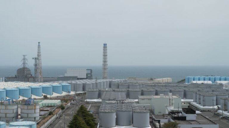 Fukushima: lo que sabemos sobre el agua radiactiva tratada que Japón está liberando