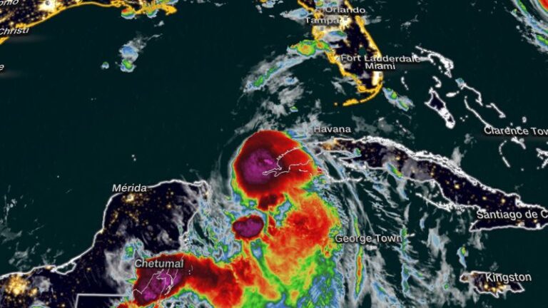 Idalia, Florida: Se espera que la tormenta tropical se intensifique rápidamente y amenace con convertirse en huracán de categoría 3