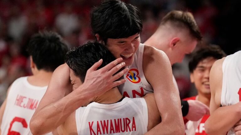 Japón llora tras su primera victoria contra un equipo europeo en la Copa Mundial FIBA