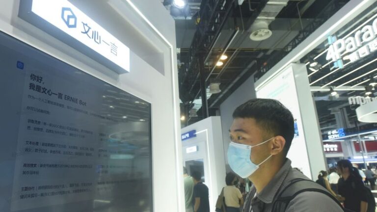 Las acciones de Baidu y SenseTime aumentan con el lanzamiento al público de bots de inteligencia artificial estilo ChatGPT