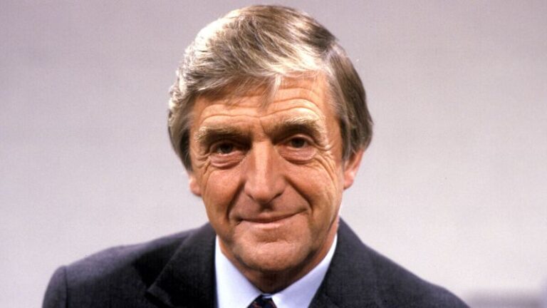 Michael Parkinson, presentador y presentador de un programa de entrevistas en el Reino Unido, muere a los 88 años
