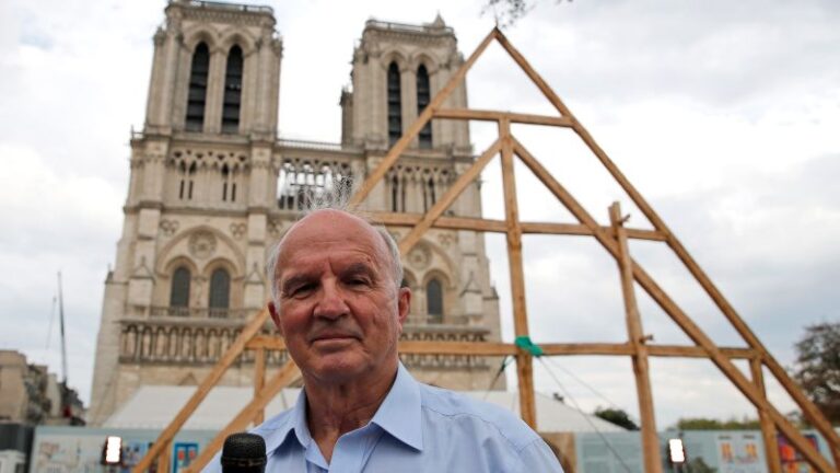Muere el general a cargo de la reconstrucción de la catedral de Notre Dame de París