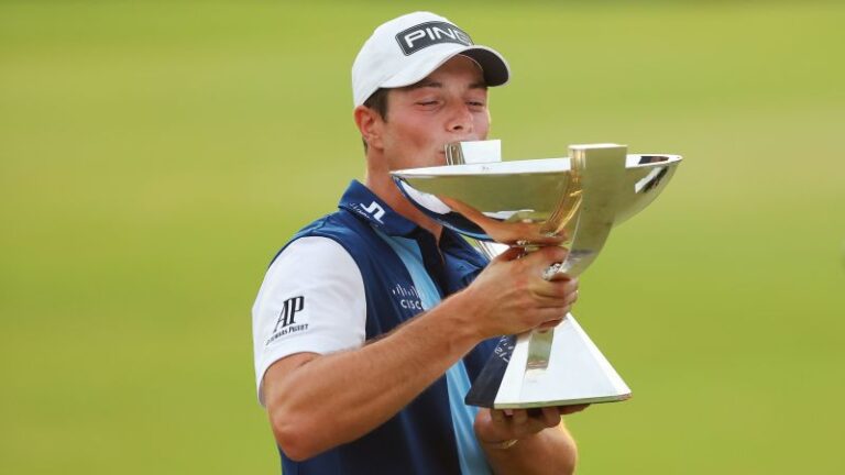 Tour Championship: Viktor Hovland gana la final del PGA Tour y un premio de la Copa FedEx de 18 millones de dólares
