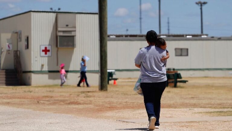 REABREN Un Centro de Detenencia para Familias