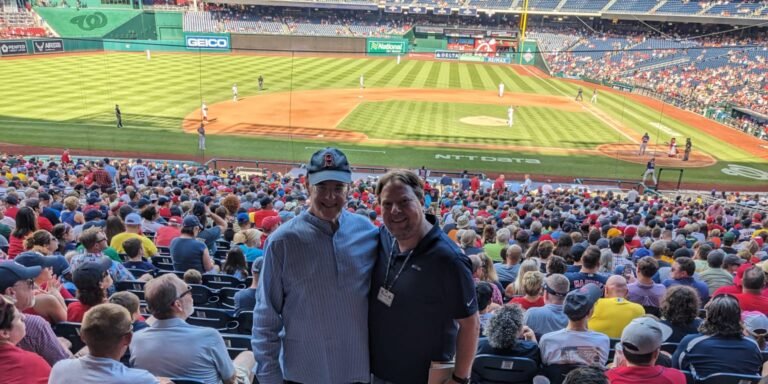 Aficionado de los Medias Rojas conoce a Ian Browne después de años de correspondencia