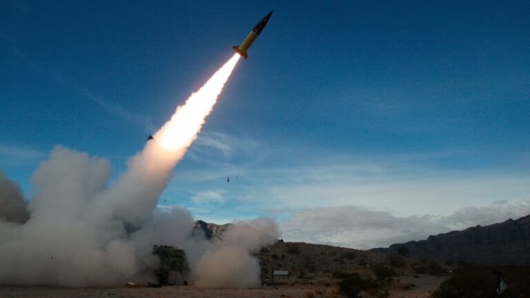 ATACMS: Se espera que Biden tome pronto una decisión final sobre el envío de misiles de largo alcance a Ucrania