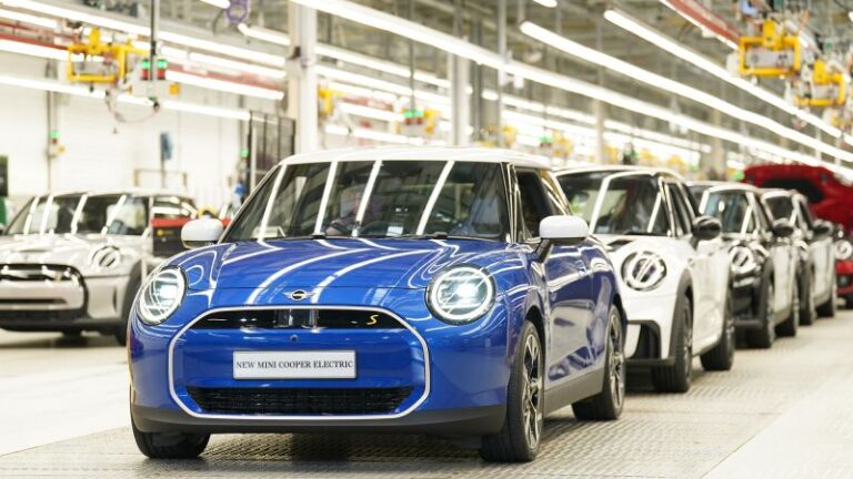 BMW invertirá 750 millones de dólares para seguir fabricando el Mini en Oxford
