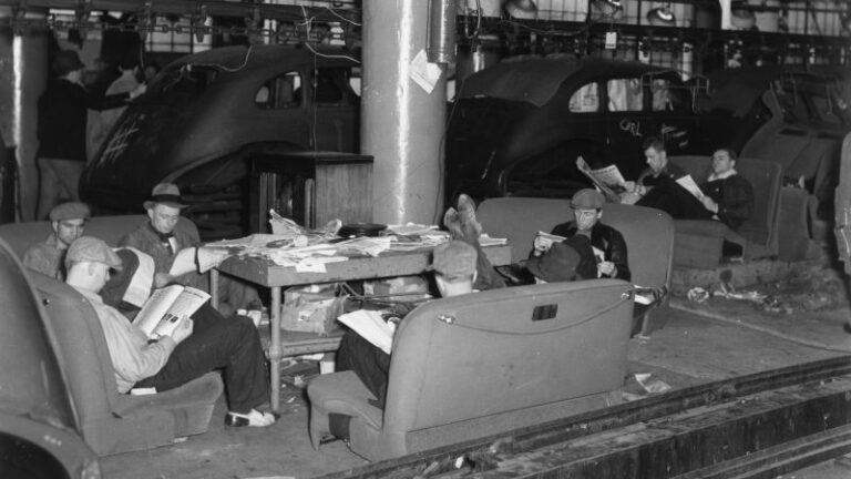 Cómo una huelga de trabajadores del sector automotor hace 87 años transformó a Estados Unidos