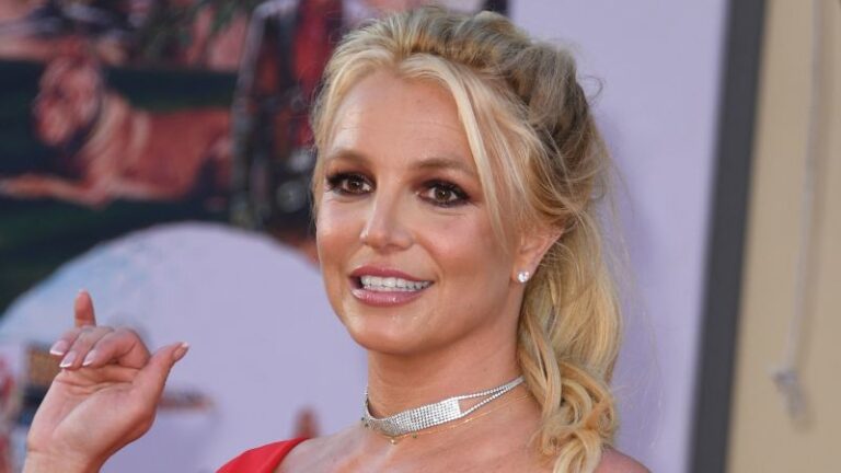 Control de bienestar de Britney Spears: la policía fue enviada a la casa de la cantante por un video que la muestra bailando con cuchillos