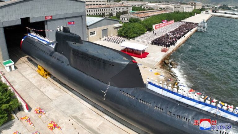 Corea del Norte dice que lanzó un nuevo submarino de «ataque nuclear táctico»