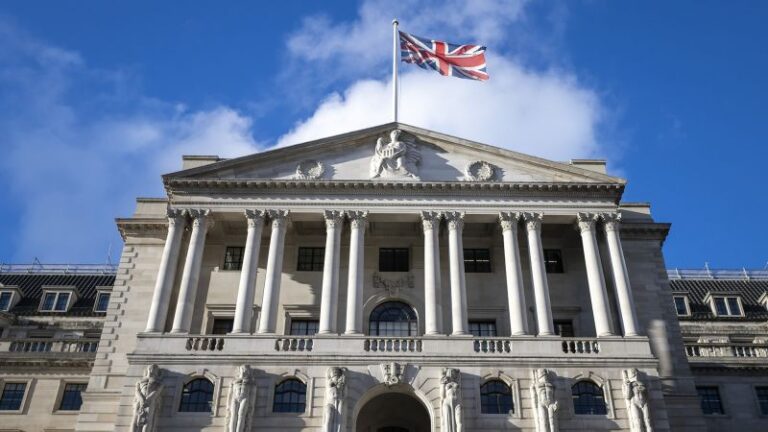 El Banco de Inglaterra detiene las subidas de tipos de interés a medida que cae la inflación