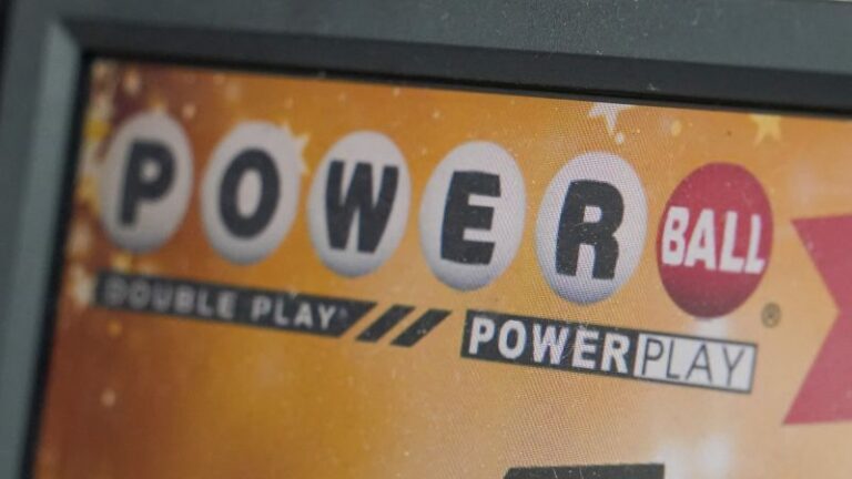 El premio mayor del Powerball se acerca a los mil millones de dólares antes del sorteo de esta noche
