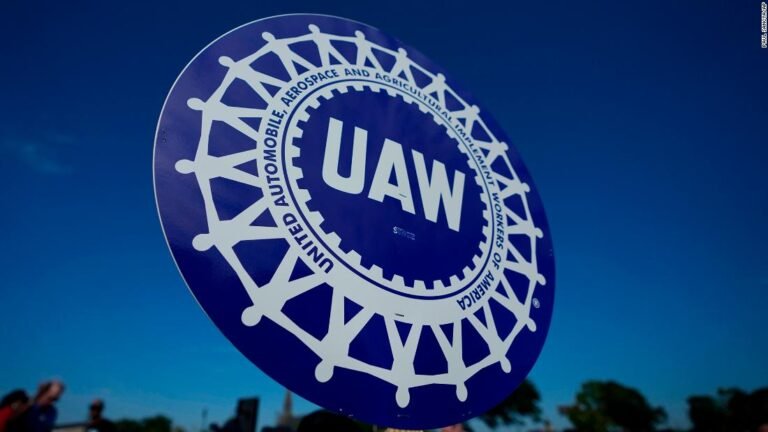 El sindicato United Auto Workers se declara en huelga