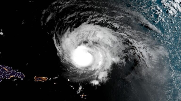 Se espera que el huracán Lee alcance otra vez la categoría 4