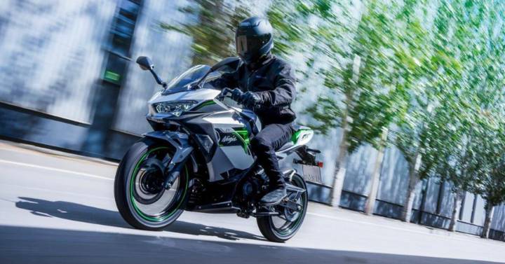 Kawasaki presenta nuevas motos eléctricas de gran diseño para el uso urbano |  Motor