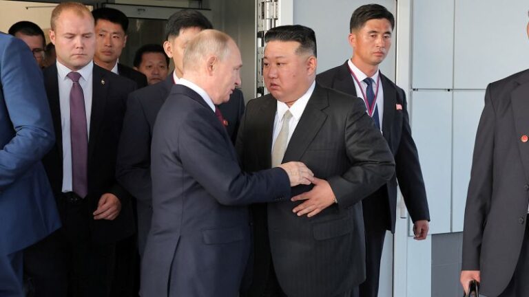 Komsomolsk-on-Amur: Kim Jong Un visita una planta de aviones de combate en Rusia mientras Putin acepta una invitación a Corea del Norte