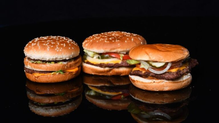 Las hamburguesas y los tacos no se ven como en los anuncios.  Las demandas están tratando de cambiar eso