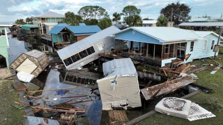 Los daños del huracán Idalia en la costa del Golfo renuevan las dudas sobre la reconstrucción en una zona vulnerable