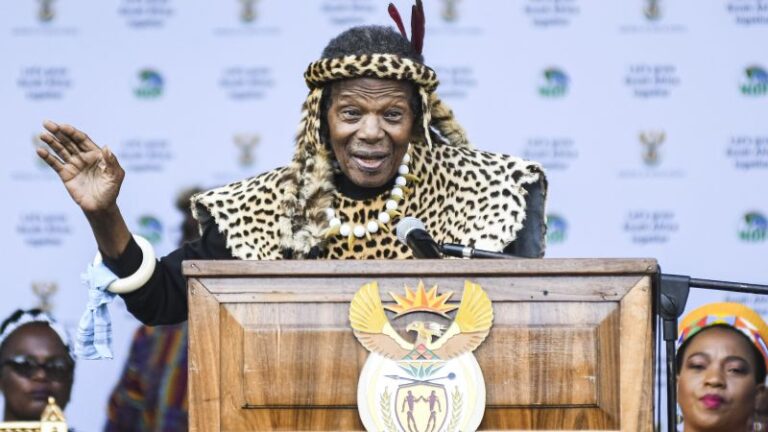 Mangosuthu Buthelezi: veterano político sudafricano de la era del apartheid y príncipe zulú muere a los 95 años