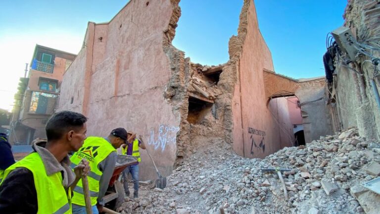 Marrakech: los residentes pasan la noche en las calles mientras otros huyen tras el terremoto