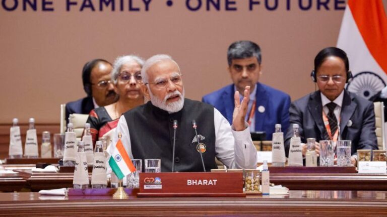 Modi de la India se sienta detrás del cartel «Bharat» en la cumbre del G20