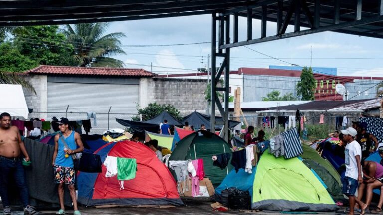 Presidente de Costa Rica ordena estado de emergencia en medio de oleada de migrantes que se dirigen a EE.UU.