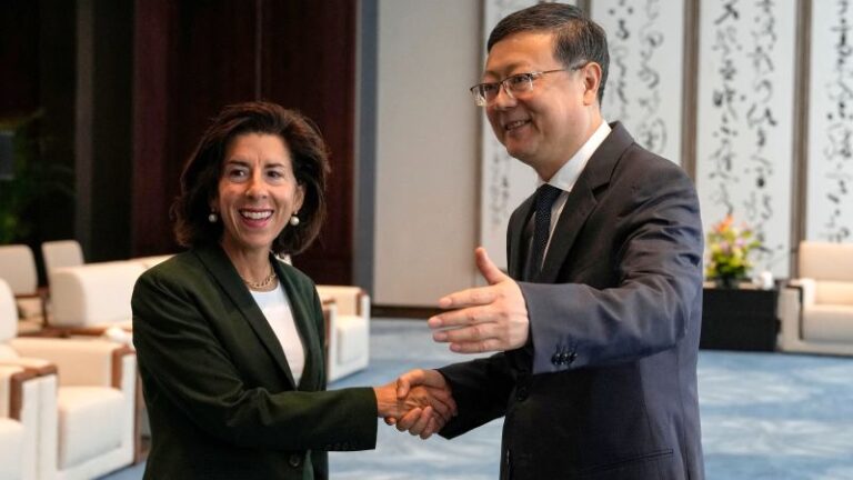Secretario de Comercio dice que Estados Unidos tiene «líneas de comunicación abiertas» con China