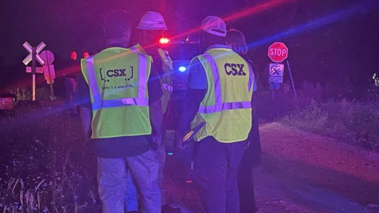 Seis personas han muerto, entre ellas tres niños, en el condado de Hillsborough, Florida, después de que un tren chocara contra un todoterreno, rompiéndolo «como si fuera una lata de refresco».