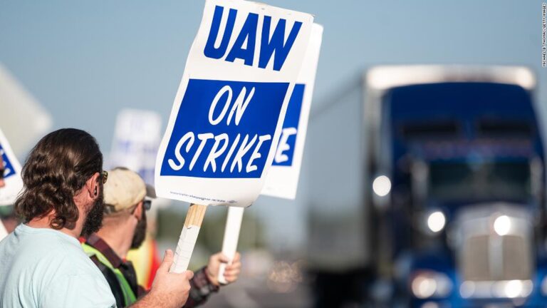 United Auto Workers, UAW, se declara en huelga contra GM, Ford y Stellantis